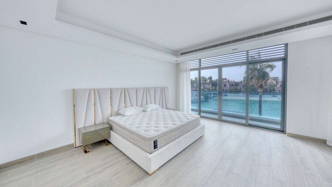 7 Bedroom Villa at Palm Jumeirah full screen image