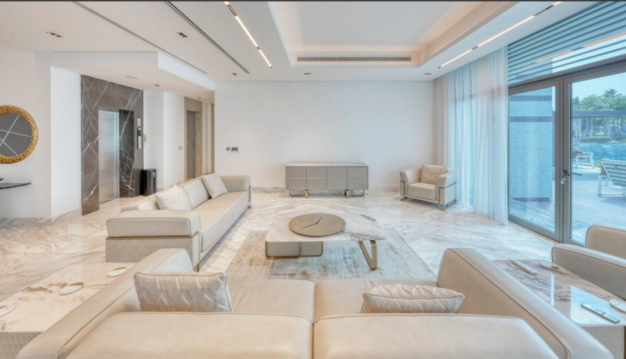 7 Bedroom Villa at Palm Jumeirah full screen image