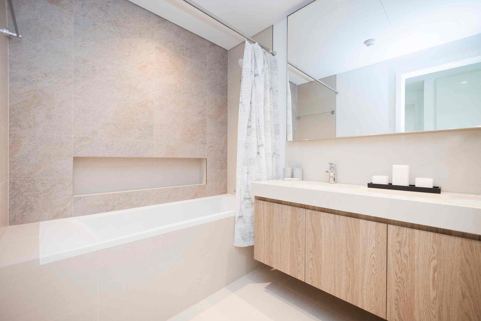 Luxe 3BR APT at downtown views With Burj Views gallery image
